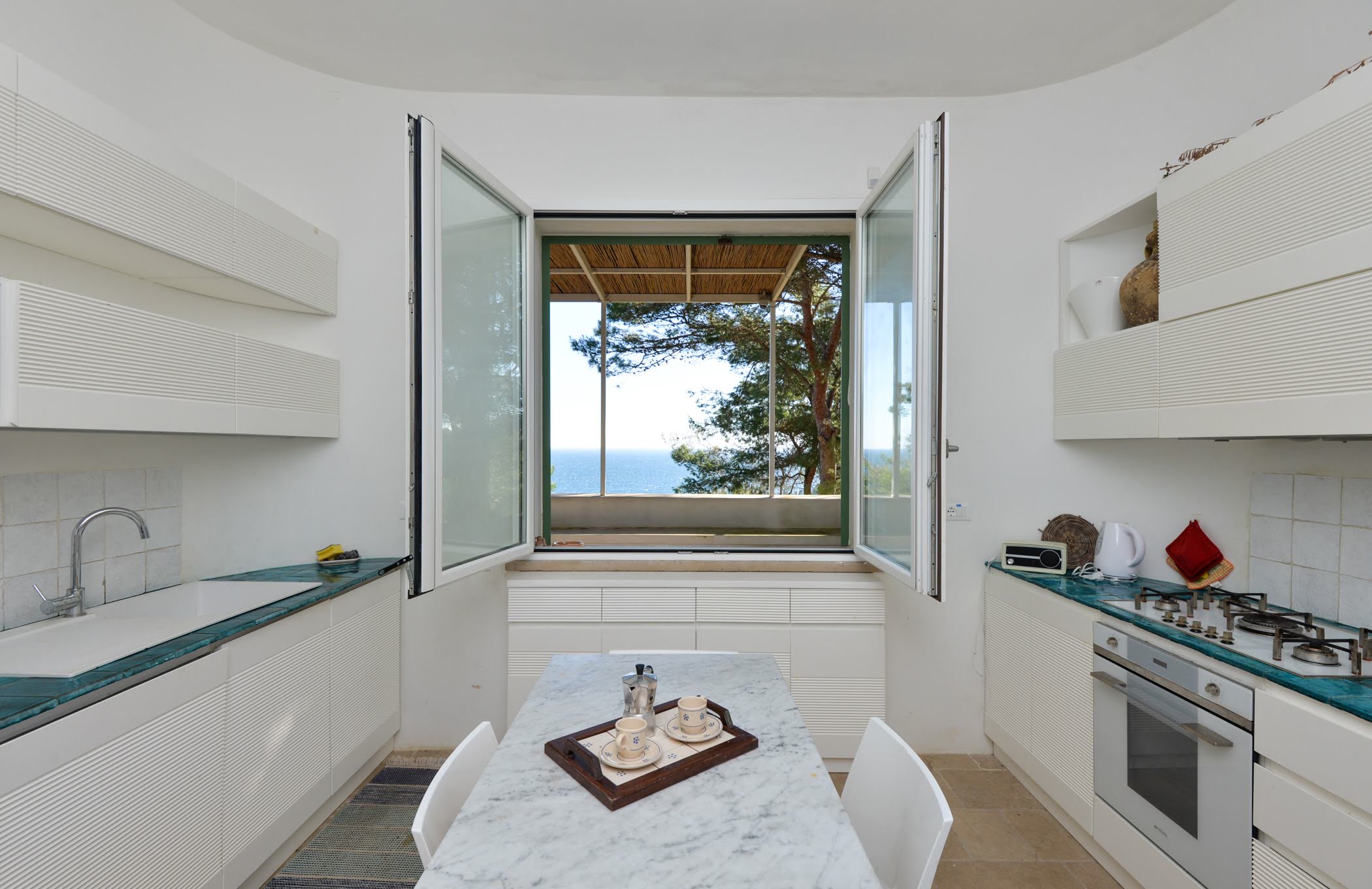 Kitchen with a view and Genovese table