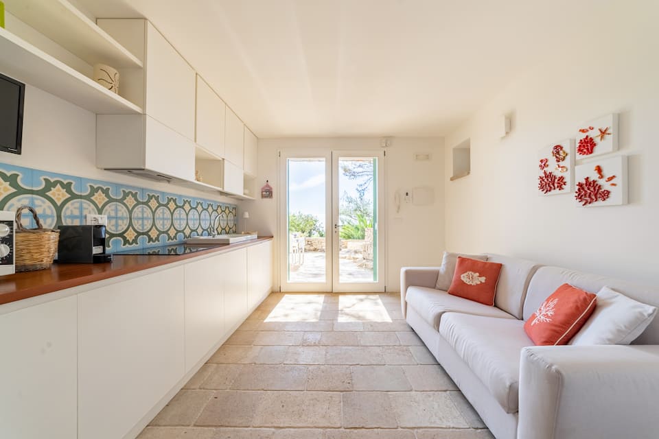 Solar Studio - Mono Apartment · Li Funni